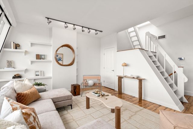 117 High St, Boston, MA 02129