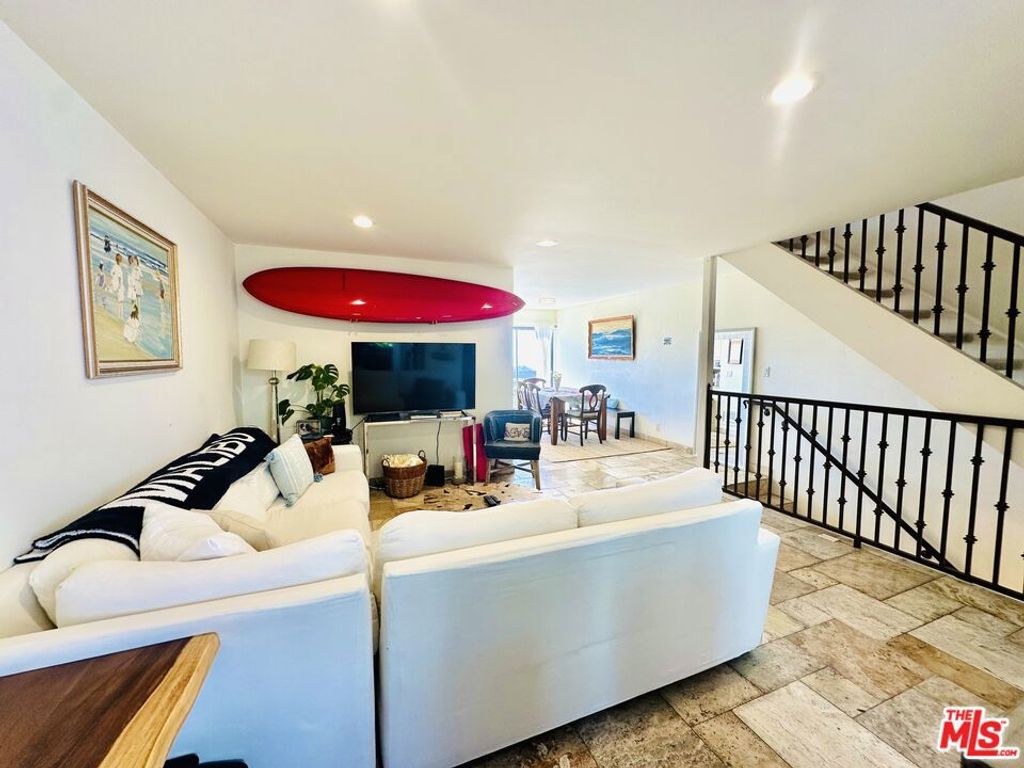 29239 Heathercliff Road 3, Malibu, CA 90265