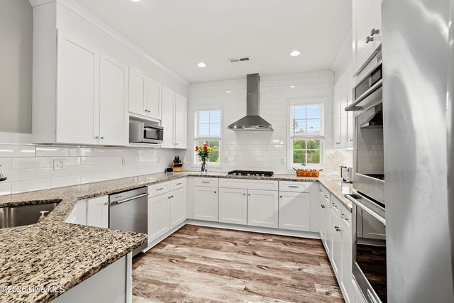 107 Crystal Moon Way, Hampstead, NC 28443