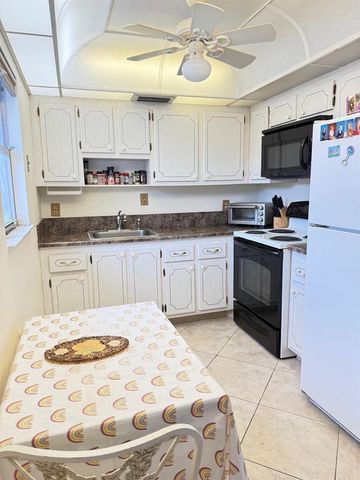 276 Saxony F, Delray Beach, FL 33446