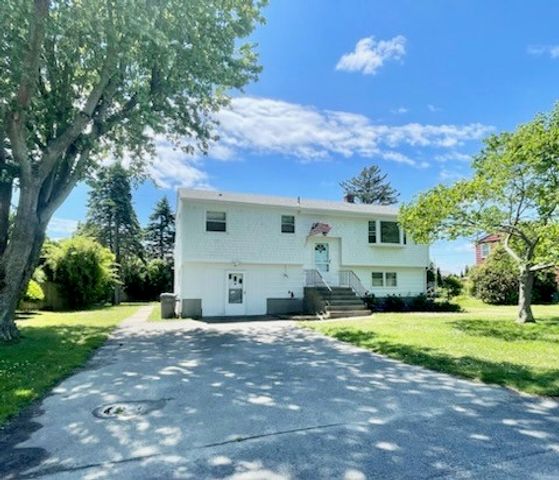 29 Reardon Drive, Middletown, RI 02842