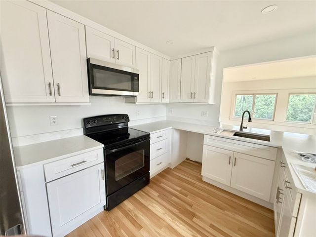 29 Reardon Drive, Middletown, RI 02842