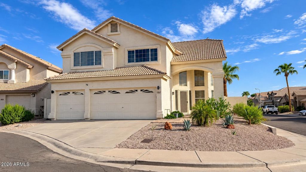 1327 E HIDDENVIEW Drive, Phoenix, AZ 85048 — exterior