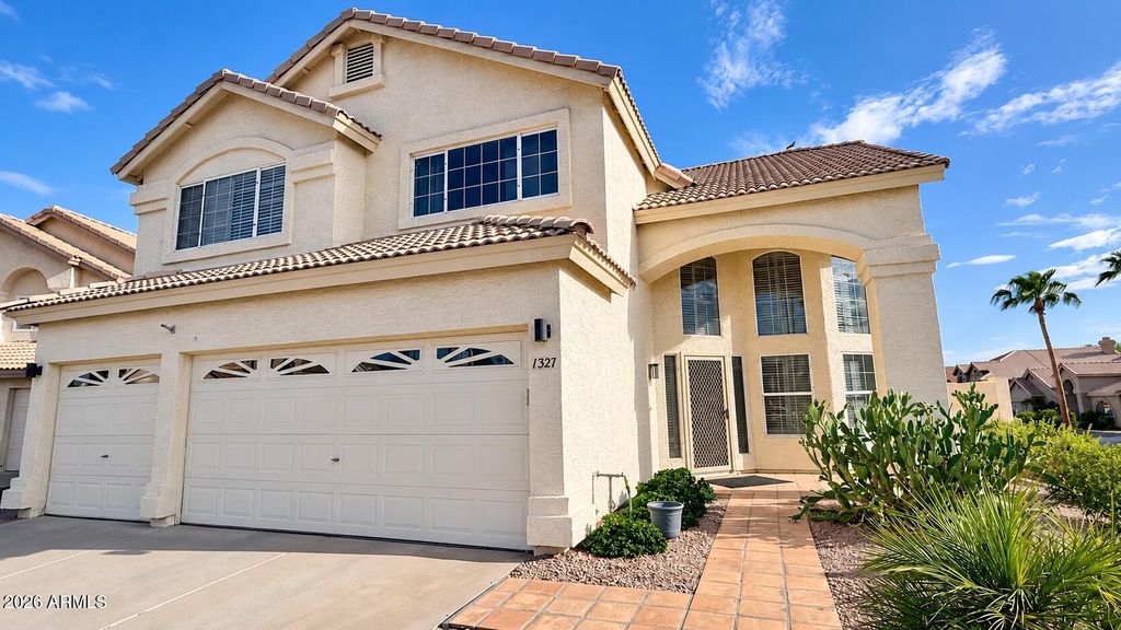 1327 E HIDDENVIEW Drive, Phoenix, AZ 85048 — photo 2