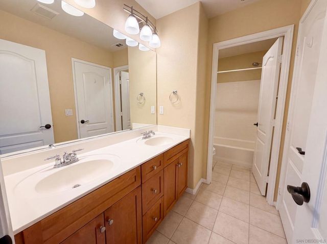 2954 Rangpur, Escondido, CA 92027