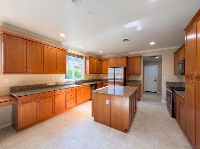 2954 Rangpur, Escondido, CA 92027
