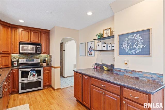 4334 Augusta Court, Bettendorf, IA 52722