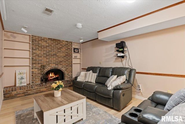 4334 Augusta Court, Bettendorf, IA 52722