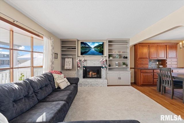 4334 Augusta Court, Bettendorf, IA 52722