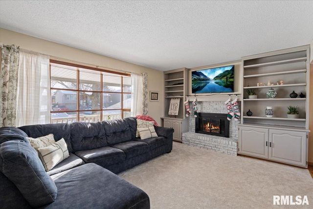 4334 Augusta Court, Bettendorf, IA 52722