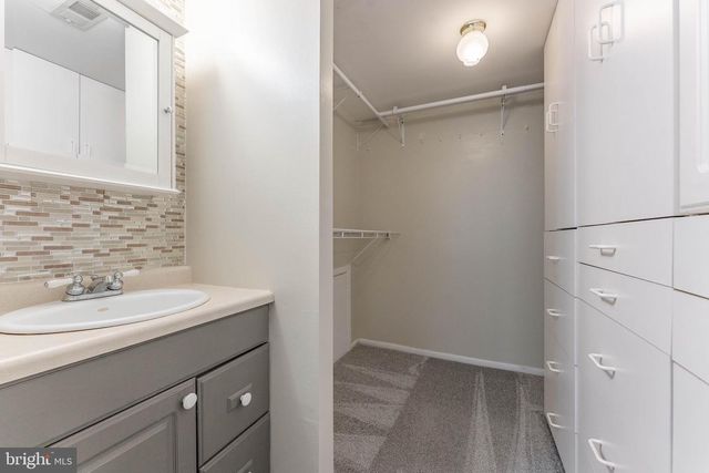 1602 MEADOWVIEW LN, Mont Clare, PA 19453