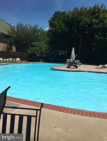 1602 MEADOWVIEW LN, Mont Clare, PA 19453