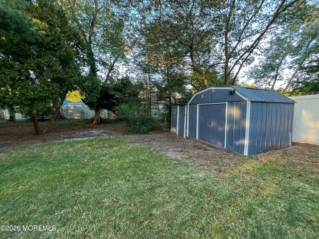 16 Catskill Court, Toms River, NJ 08753