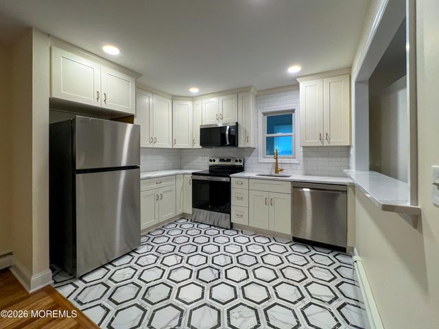 16 Catskill Court, Toms River, NJ 08753