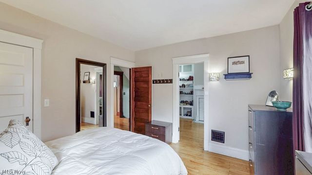 2190 Grandview Avenue, Cleveland Heights, OH 44106