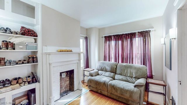 2190 Grandview Avenue, Cleveland Heights, OH 44106