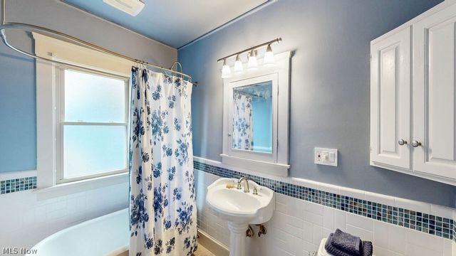 2190 Grandview Avenue, Cleveland Heights, OH 44106