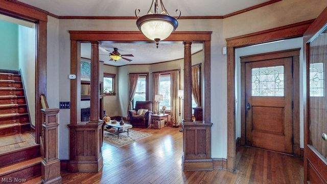 2190 Grandview Avenue, Cleveland Heights, OH 44106