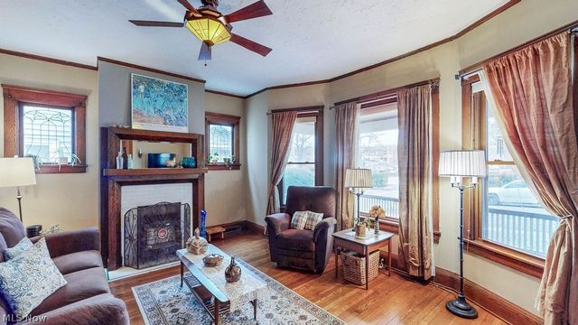 2190 Grandview Avenue, Cleveland Heights, OH 44106