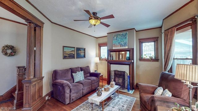 2190 Grandview Avenue, Cleveland Heights, OH 44106