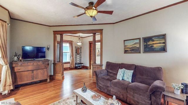 2190 Grandview Avenue, Cleveland Heights, OH 44106