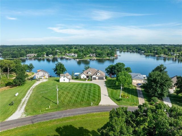 1038 Lake Viking Terrace, Altamont, MO 64620