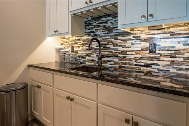 1038 Lake Viking Terrace, Altamont, MO 64620