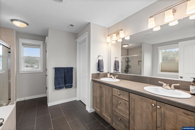 2958 SW Redmond Hill Rd, Mcminnville, OR 97128