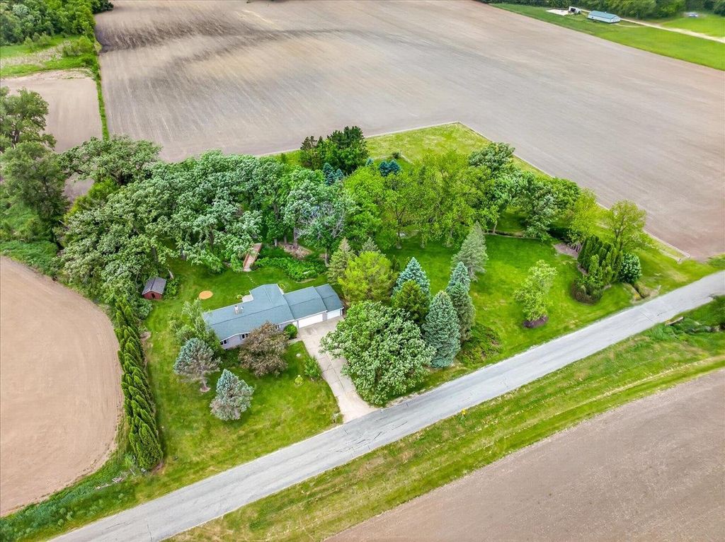 4338 S Schuman Road, Orfordville, WI 53576