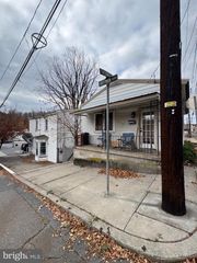 8 N HOFFMAN BLVD, Ashland, PA 17921