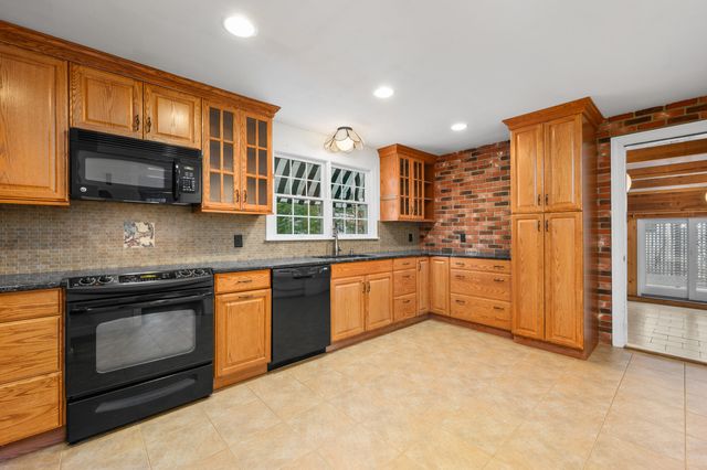 25 Robert Road, Harwich, MA 02645