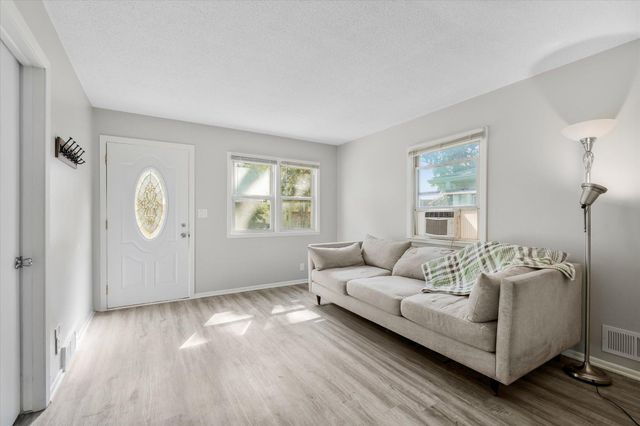 928 8th Avenue S, South Saint Paul, MN 55075