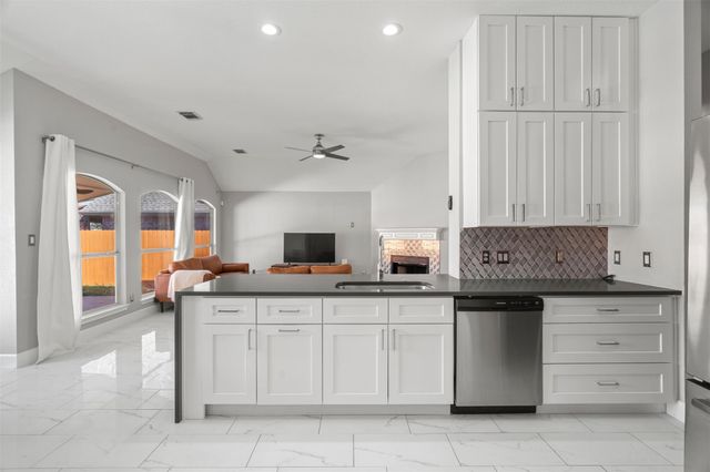 4409 Hunters Lodge DR, Round Rock, TX 78681