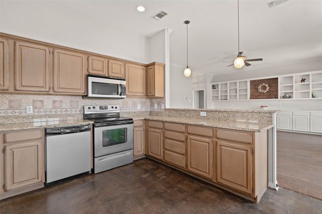 807 Birch Circle, Van Alstyne, TX 75495