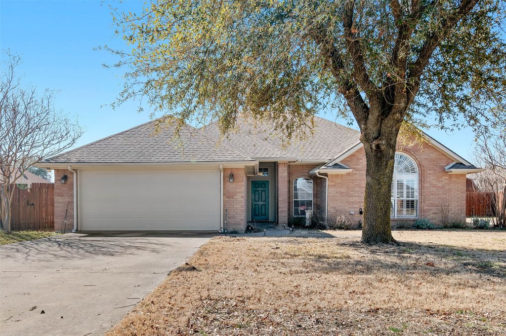807 Birch Circle, Van Alstyne, TX 75495
