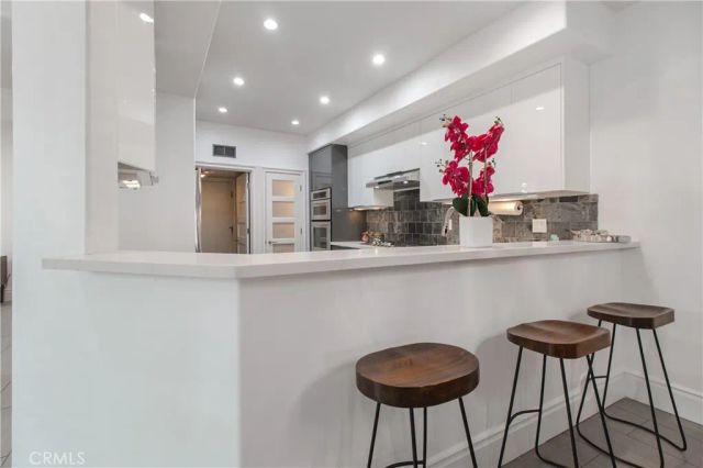 23057 Park Este, Calabasas, CA 91302