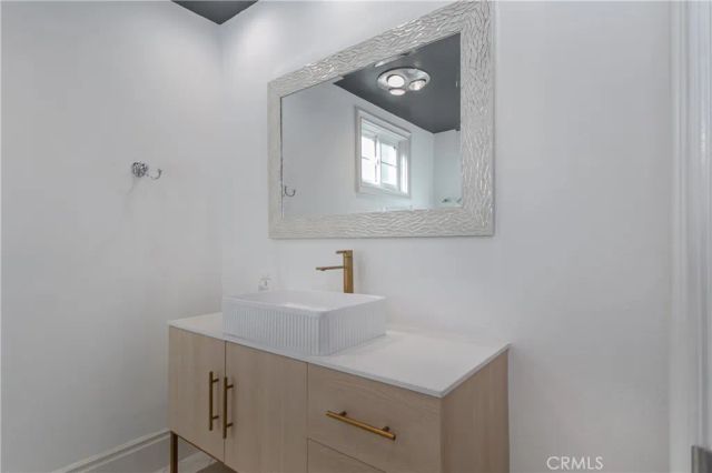 23057 Park Este, Calabasas, CA 91302