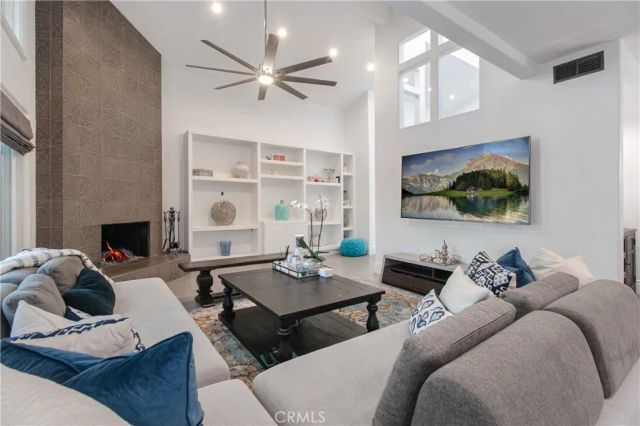 23057 Park Este, Calabasas, CA 91302
