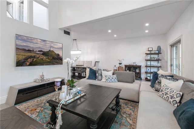 23057 Park Este, Calabasas, CA 91302