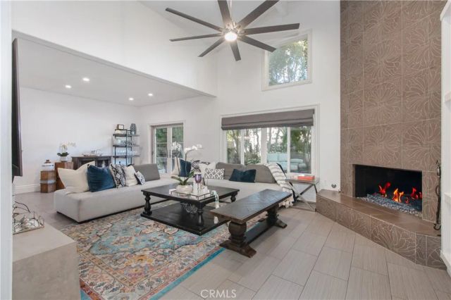 23057 Park Este, Calabasas, CA 91302