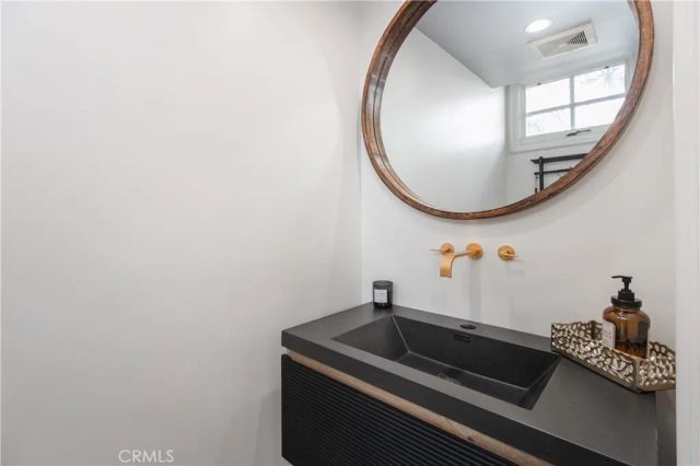 23057 Park Este, Calabasas, CA 91302