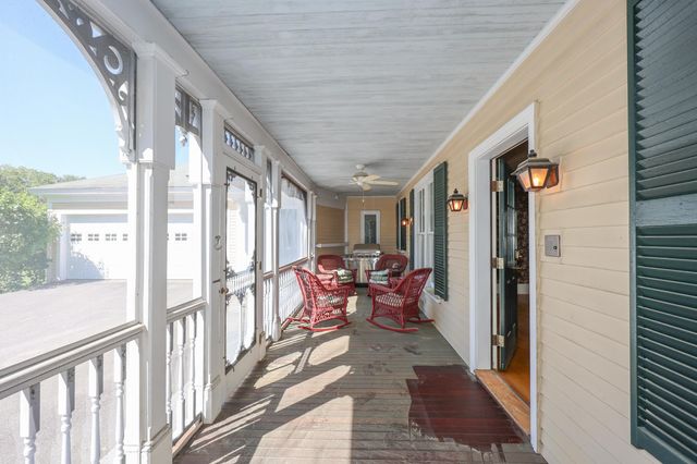 34 Post Road, North Hampton, NH 03862