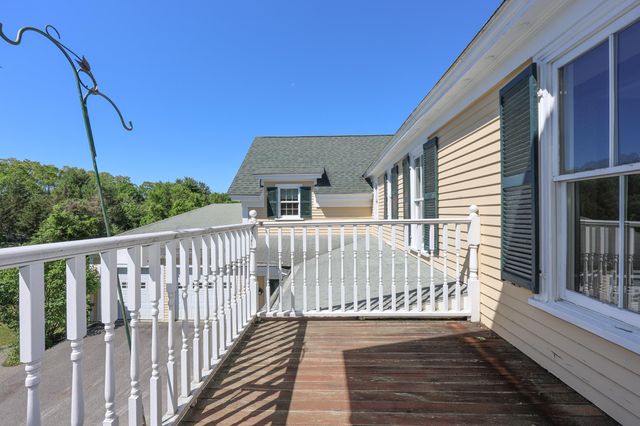 34 Post Road, North Hampton, NH 03862