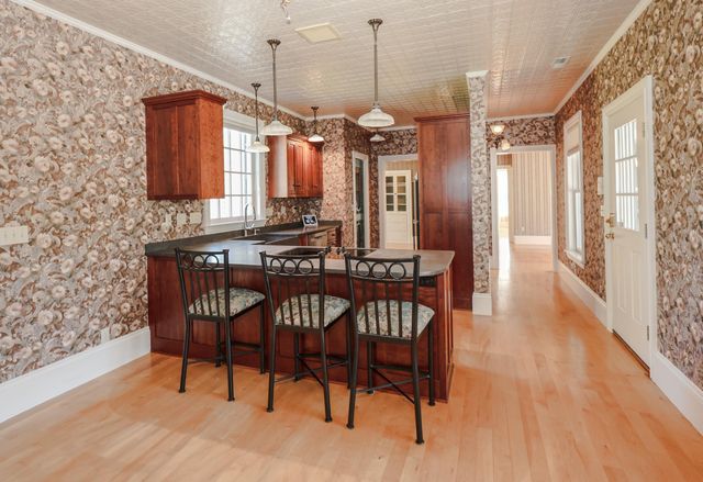34 Post Road, North Hampton, NH 03862