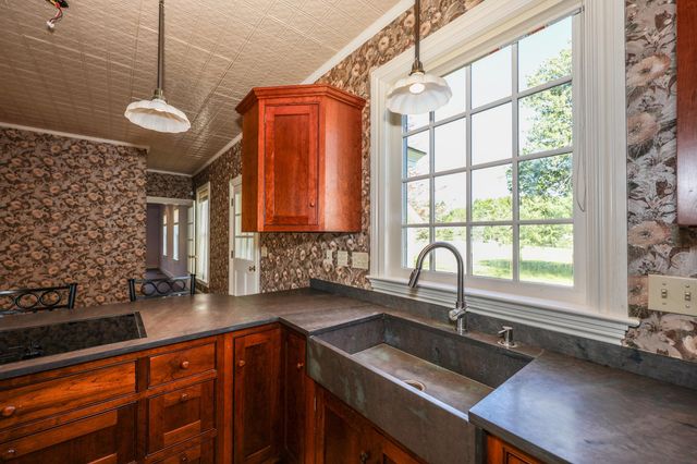 34 Post Road, North Hampton, NH 03862