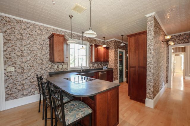 34 Post Road, North Hampton, NH 03862