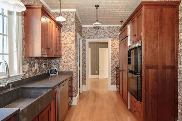 34 Post Road, North Hampton, NH 03862