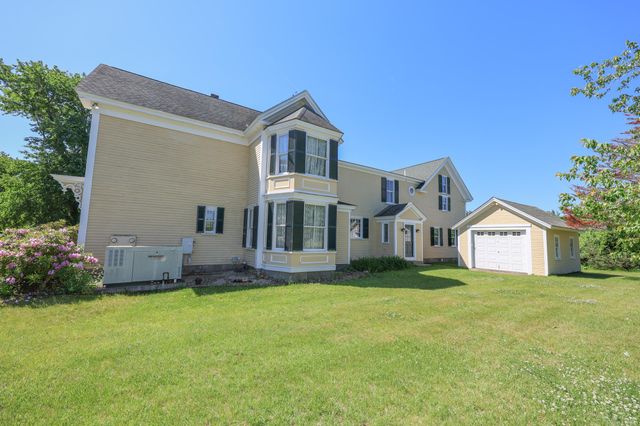 34 Post Road, North Hampton, NH 03862