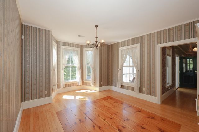 34 Post Road, North Hampton, NH 03862