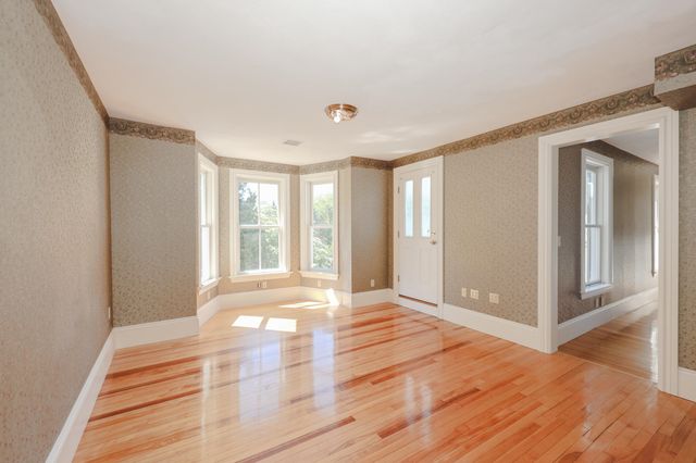 34 Post Road, North Hampton, NH 03862